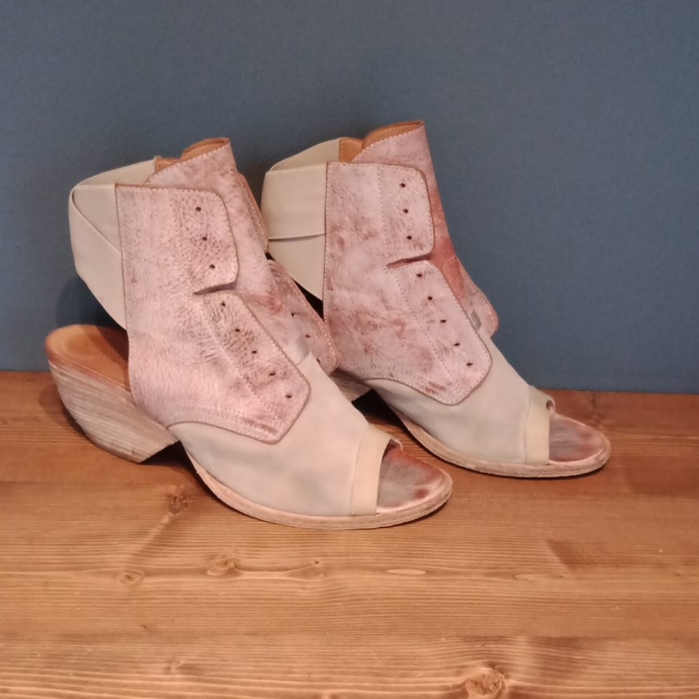 VPL by  LD Tuttle ankle booties